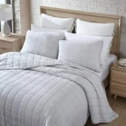 Brand new 🧨 Hexagon Quilt & Sham Set - Tommy Bahama White ✨