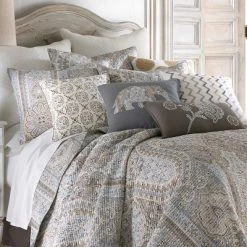Brand new 👏 Casablanca Grey Quilt and Pillow Sham Set - Levtex Home 🤩