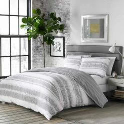 Brand new 🔔 White Ziggy Bedding Collection - City Scene 🛒