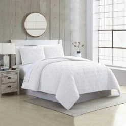 Brand new 🎁 Modern Threads 3-Piece Clipped Jacquard Comforter Set. ✨
